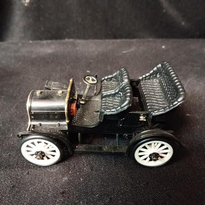 3 SCALED MODEL ANTIQUE CARS