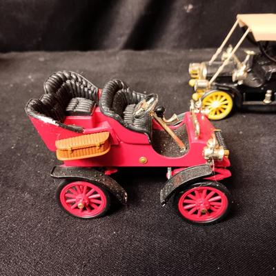 3 SCALED MODEL ANTIQUE CARS