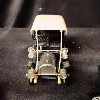 3 SCALED MODEL ANTIQUE CARS