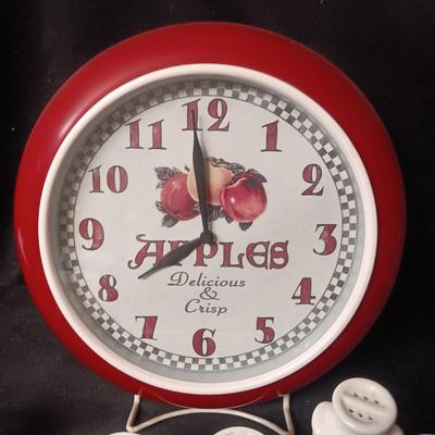 METAL FRAMED WALL CLOCK WITH GLASS FRONT AND 3 SETS OF SHAKERS