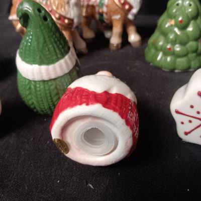 CHRISTMAS THEMED SHAKERS