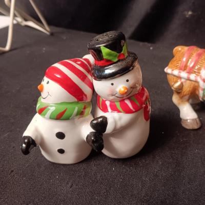 CHRISTMAS THEMED SHAKERS