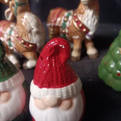 CHRISTMAS THEMED SHAKERS