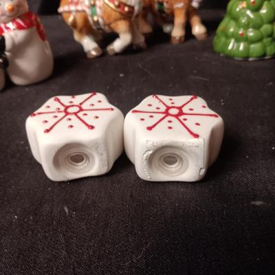 CHRISTMAS THEMED SHAKERS