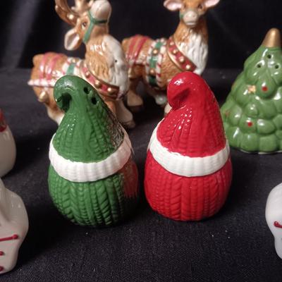 CHRISTMAS THEMED SHAKERS