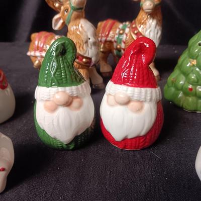 CHRISTMAS THEMED SHAKERS