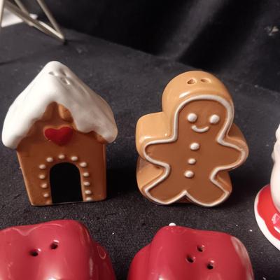 CHRISTMAS SHAKERS