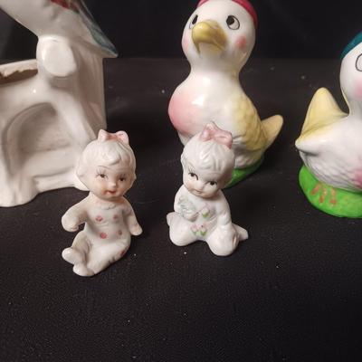 VINTAGE BIRD POT, DUCK SHAKERS AND SMALL BABY FIGURINES