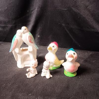 VINTAGE BIRD POT, DUCK SHAKERS AND SMALL BABY FIGURINES