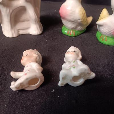VINTAGE BIRD POT, DUCK SHAKERS AND SMALL BABY FIGURINES