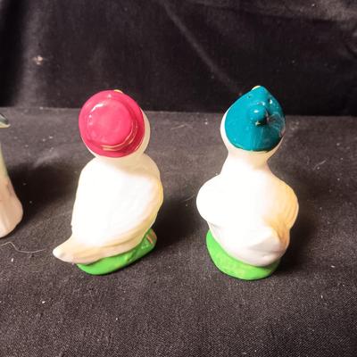 VINTAGE BIRD POT, DUCK SHAKERS AND SMALL BABY FIGURINES