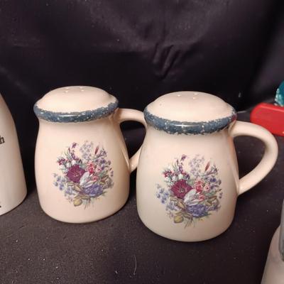 SALT & PEPPER SHAKERS
