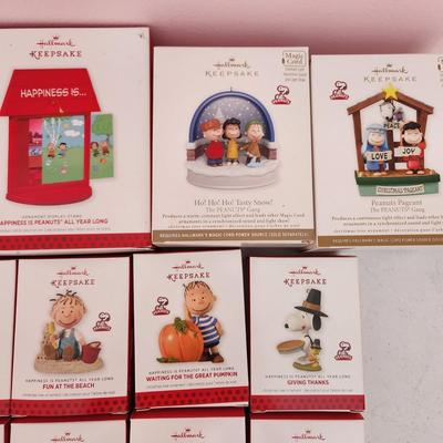 31 Hallmark Keepsake Christmas ornaments Happiness is Peanuts All Year Long Gang Snoopy Charlie Brown