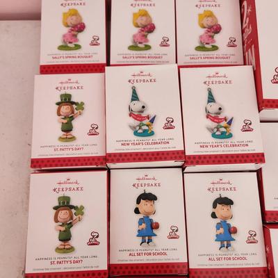 31 Hallmark Keepsake Christmas ornaments Happiness is Peanuts All Year Long Gang Snoopy Charlie Brown