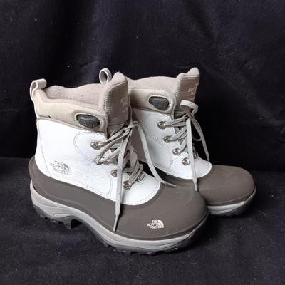 LIKE NEW WOMEN'S THE NORTH FACE WATERPROOF INSULATED BOOTS