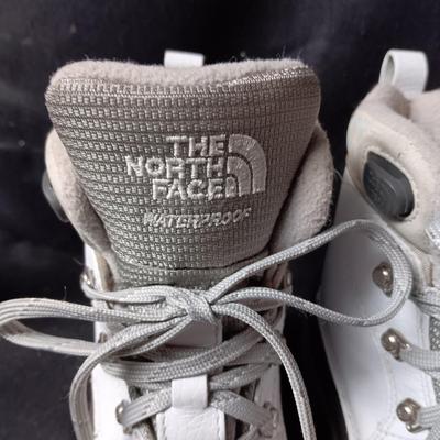 LIKE NEW WOMEN'S THE NORTH FACE WATERPROOF INSULATED BOOTS