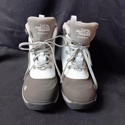 LIKE NEW WOMEN'S THE NORTH FACE WATERPROOF INSULATED BOOTS