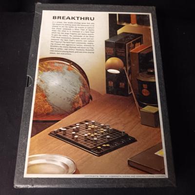 1965 BREAK THRU BOARD GAME