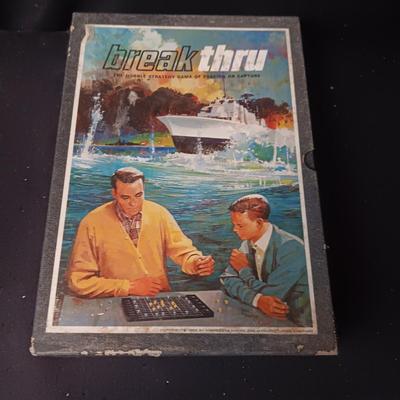 1965 BREAK THRU BOARD GAME