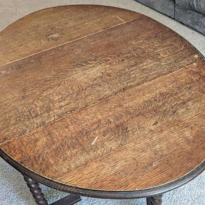 English gate leg table table and 4 chairs
