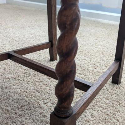 English gate leg table table and 4 chairs