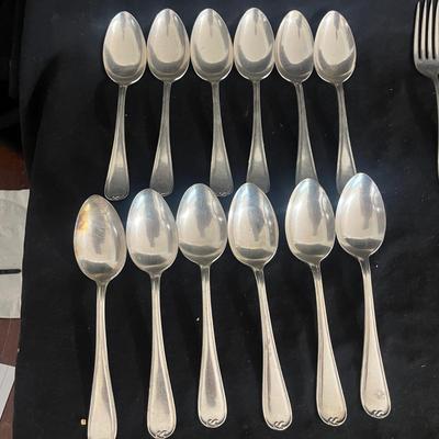 H & ES Co. Flatware With Wooden Box & More Flatware (DR-MG)