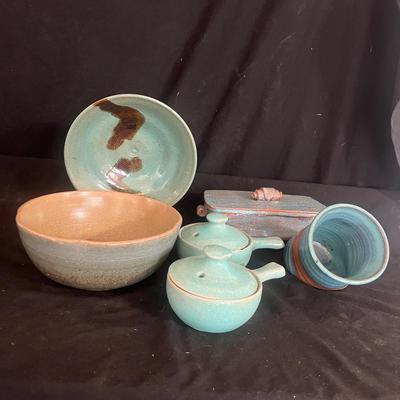 Signed Pottery, Pegasus Pottery & More (DR-MG)
