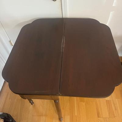 Flip Flop Table with Hidden Compartment (DR-MG)