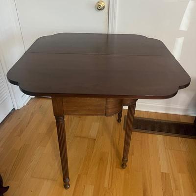 Flip Flop Table with Hidden Compartment (DR-MG)
