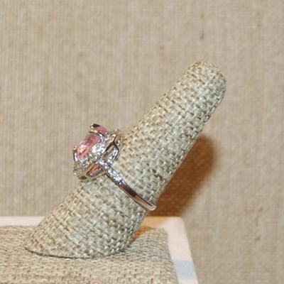Size 7½ Large Oval Pink Stone Ring with Full Surround on a Nest Setting & Silver Tone Band (4.1g)