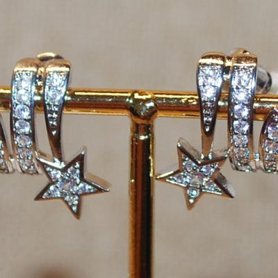 "Star & Comet" Clear Stone Silver Tone Earrings (¾" x ½" ) Set with a Post Clasp