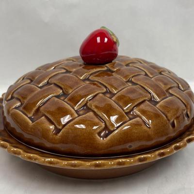 Vintage Clay Castle, apple ceramic pie dish