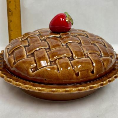 Vintage Clay Castle, apple ceramic pie dish