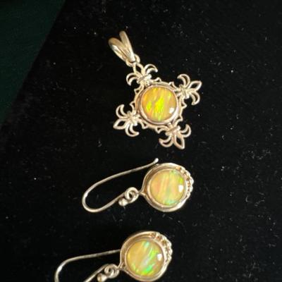Sterling Silver pendant & earrings