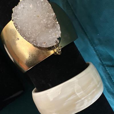 Druzy cuff Bracelet, gold tone cuff bracele and earrings