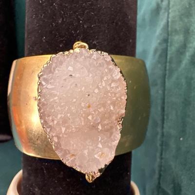 Druzy cuff Bracelet, gold tone cuff bracele and earrings