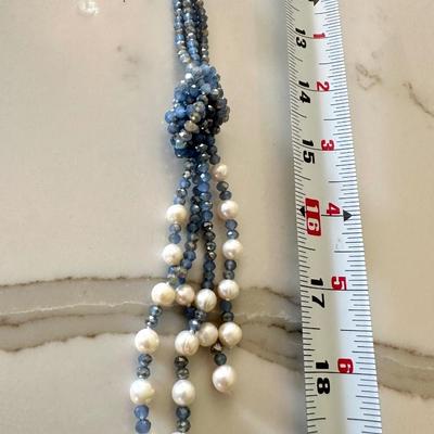 Pearl and crystal Necklace