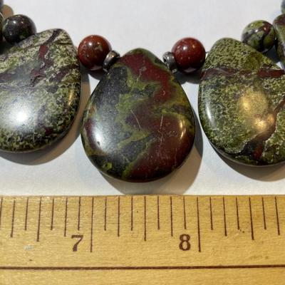 Vintage 20" Agate/Greenish Color Stone Fashion Necklace in VG Preowned Condition.