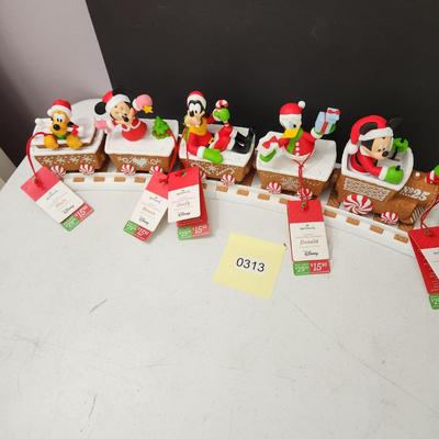 Hallmark Disney Christmas Express Music & Motion set