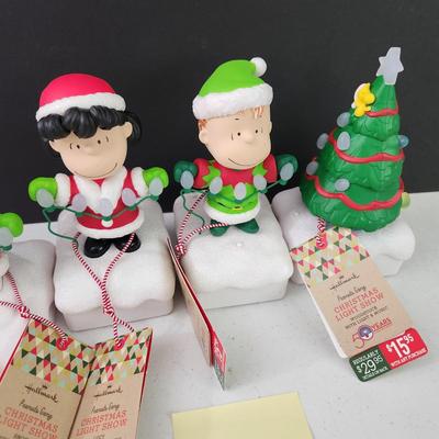 Lot of 5 Hallmark Peanuts Gang Christmas light Show
