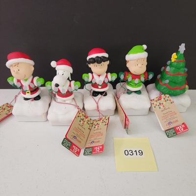 Lot of 5 Hallmark Peanuts Gang Christmas light Show