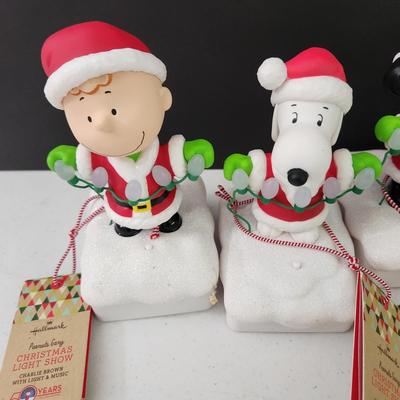 Lot of 5 Hallmark Peanuts Gang Christmas light Show