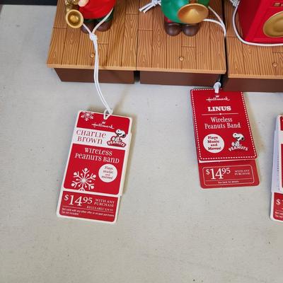 Lot of 5 Hallmark Wireless Peanuts Band w tags