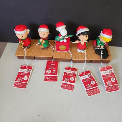 Lot of 5 Hallmark Wireless Peanuts Band w tags