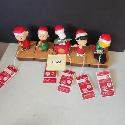 Lot of 5 Hallmark Wireless Peanuts Band w tags