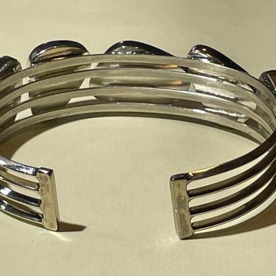 Jay King (DTR) Heavy Sterling Silver New Never Used Fashion Lapis Cuff Bracelet Size for a 7.5" Wrist Preowned from an Estate.