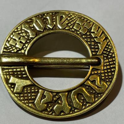 Vintage MFA Museum of Fine Arts Gold-tone Pin/Brooch in VG Preowned Condition.