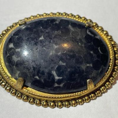 Vintage/Antique Gold-tone Onyx Style Pin/Brooch Preowned from an Estate in Good Preowned Condition.