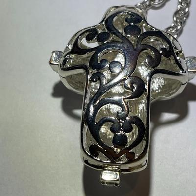 New Never Worn 18-20" Silver-toned Rhinestone Cross 1.75" Tall Necklace w/Matching Earrings in Very Good Condition as Pictured....