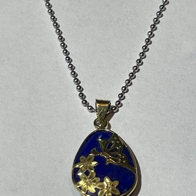 VINTAGE Dainty 14K Yellow Gold Lapis Pendant on a 16" Fashion White Metal Necklace in Very Good Preowned Condition as Pictured.